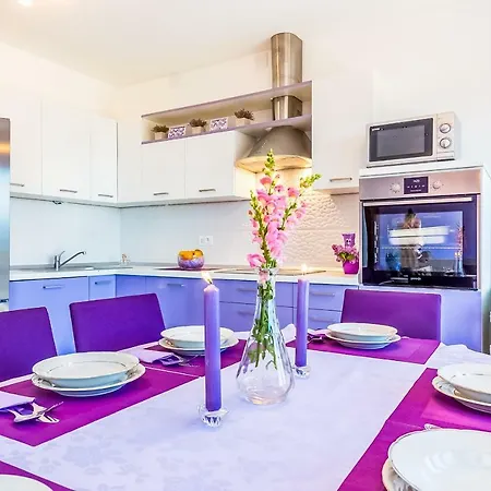 - The View Lejlighed *